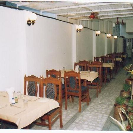 Radiant Ymca Tourist Hostel Varanasi Luaran gambar