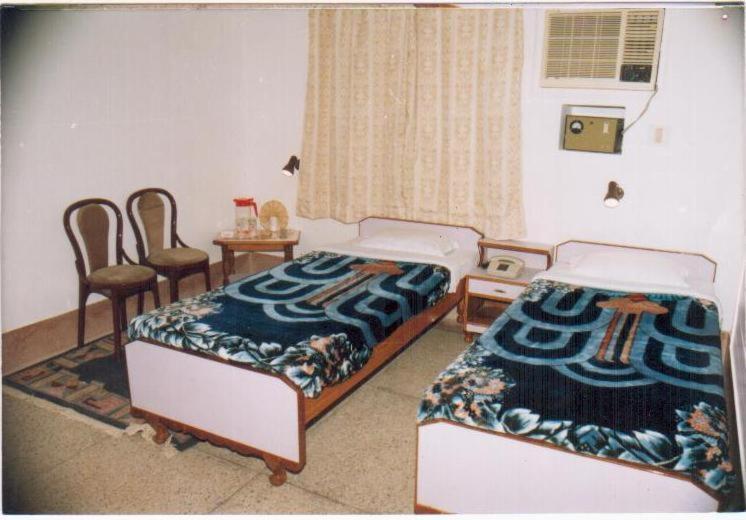Radiant Ymca Tourist Hostel Varanasi Bilik gambar