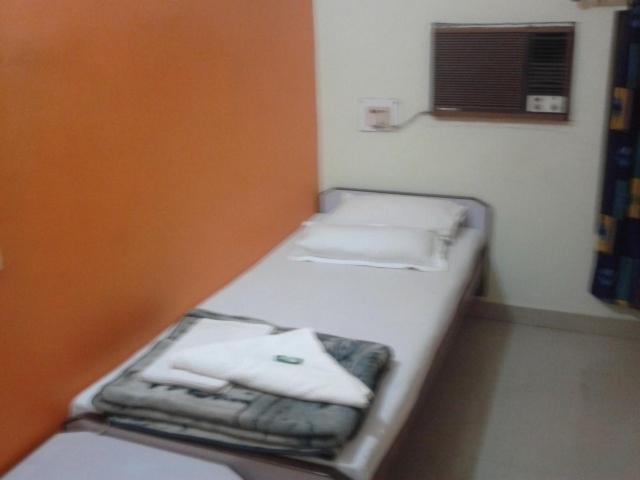 Radiant Ymca Tourist Hostel Varanasi Bilik gambar